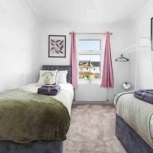 Sleeps 10, Cinema Tv , 2 Baths, 10 Mins To Stratford