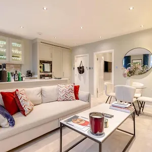 Elegant 1bd Flat In The Heart Of Notting Hill! London