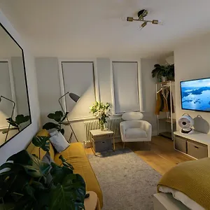 Hello, Fitzrovia! Apartment London