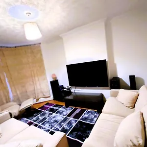 Edwardian 4 Bedrooms With 4 Bathrooms Townhouse, Next To Underground, Accommodates 10 People Holiday home *