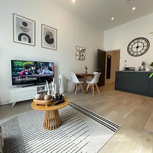 Luxury 2 Bedroom Flat Sutton Sutton (Greater London)
