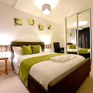 Bright Amelia - 2 Bed 1 Bath With Wifi And Netflix In The Heart Of *