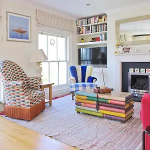 Notting Hill Light & Airy Apartment London