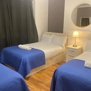 Guest house Twin Towerd London
