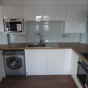 Riverview With Parking * London