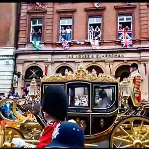 Superb Near Buckingham Palace *