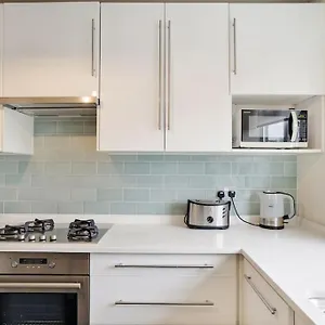The Camden Bright & Beautiful 2-bed Retreat
