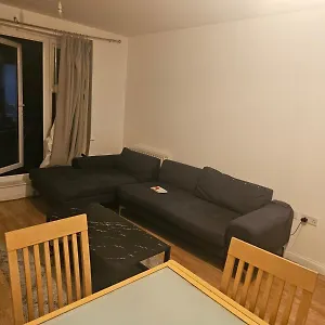 Big Double With Bathroom In 2 Bedroom Flat Kitchen Is Shared Apartment