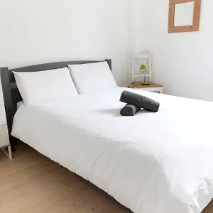 Apartment With Canal View In Broadway Market