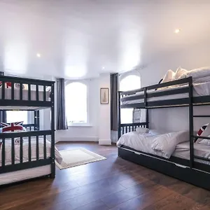 Apartment Quaint And Spacious Piccadilly Sleep 6 Vrd London