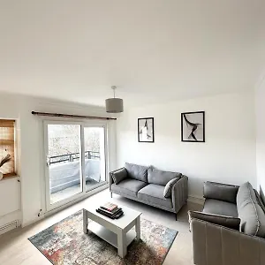 2 Bed Near Nine Elms Station Apartment