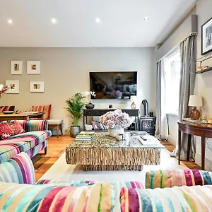 Magnificent 2 Bed Hyde Park Mews House Apartment London