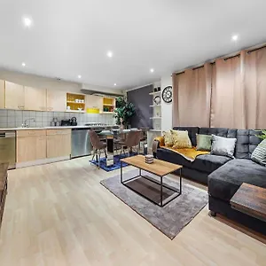 Your Elite Hyde Park Retreat 2-bedroom Luxury Flat Apartment *