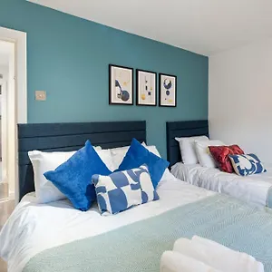 Apartment Diamond Camden Town 3 Bedroom Sleeps 11 London