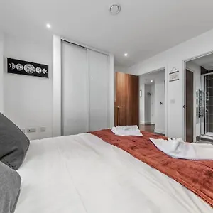 New 20 Mins From Waterloo Bp36 Apartment
