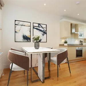 The South Kensington Palace By La Reserve Apartment *