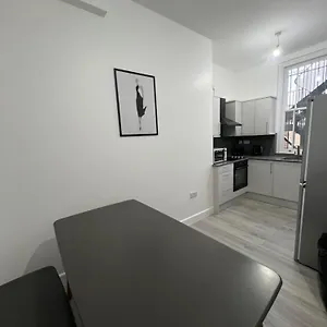 London Rooms * London