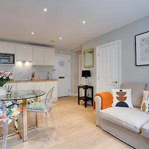 Glamorous Art Deco Flat In Chelsea Apartment
