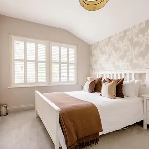 Luxury King-bed Ensuite With Tranquil Garden Views * London