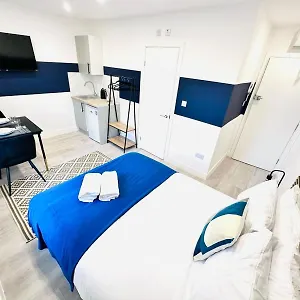58 Blue House Center Studio, Spot * London