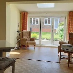 Apartment Belgrave Gardens