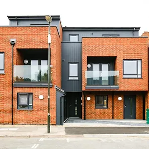 Hybrid Resi - Close To Tooting And Wimbledon * Mitcham