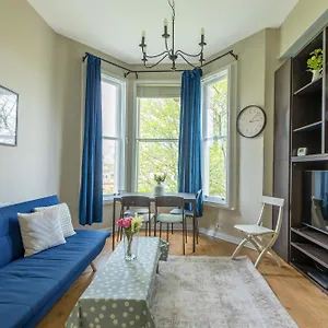 Bright & Stylish 1br, 5min Kensington Olympia Tube