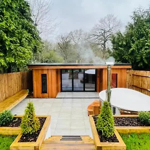 Apartment Peaceful Retreat With Hot Tub And Sauna *