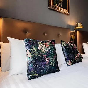 The House On Warwick 4*