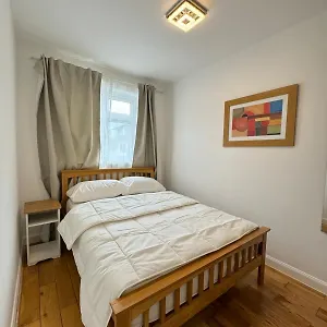 Holiday home Spacious 4bd Near Excel London! *