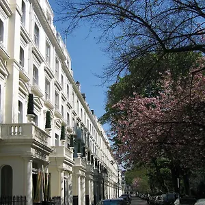 Hotel The Caesar London