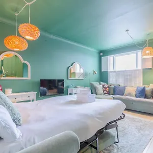 Bright 3 Bedroom House Near King's Cross Stpancras Holiday home