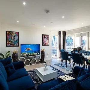 Luxury Penthouse In Canary Wharf - 3 Bedroom / 2 Bathroom London