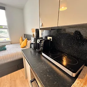 Apartment Lovely Self Contained Now Available London