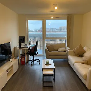Flat In Hayes Apartment