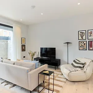 Apartment The Brondesbury Quarters - Modern 2bdr Flat With Balcony & Parking London