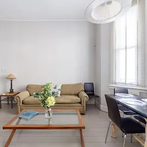 Prime Location - Stylish In Barons Court Apartment *
