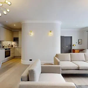Amazing Newly Refurbished Mews House In W1 Apartment