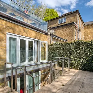 4 Bedroom House In Chiswick- Elegance & Serenity Apartment