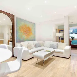 Eclectic Family In The Heart Of Notting Hill Apartment *