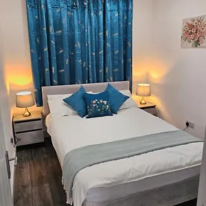 Private One Bedroom Flat In Barnet, London Apartment *