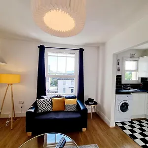 Evo View - 1 Bed - Stunning Views 3 Mins Walk Mile End Station Apartment