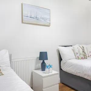 Cosy 2 Bedroom In City Center Euston Apartment London