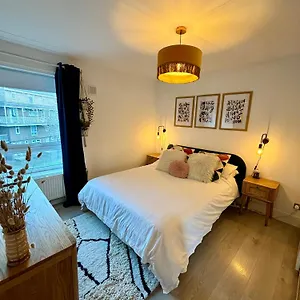 2 Bed, Open Plan, Modernised Flat, Canary Wharf *