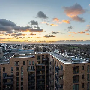 Sunset Retreat: Steps From Heathrow/twickenham * Hounslow