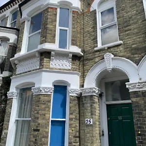 Apartment Garden Flat-nice Natural Light London