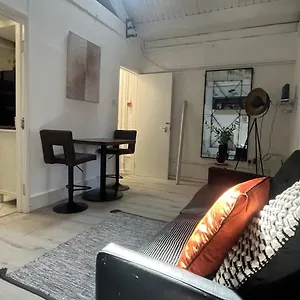 Nifty 2 Bedroom Flat In Goswell Rd