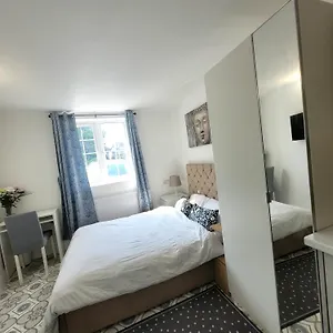 Annexe Own Entrance And Parking Ruislip