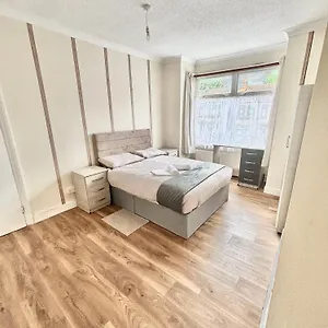 Spacious In Ilford