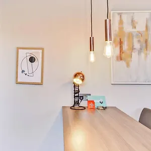 73 Oakley Square Apartment *